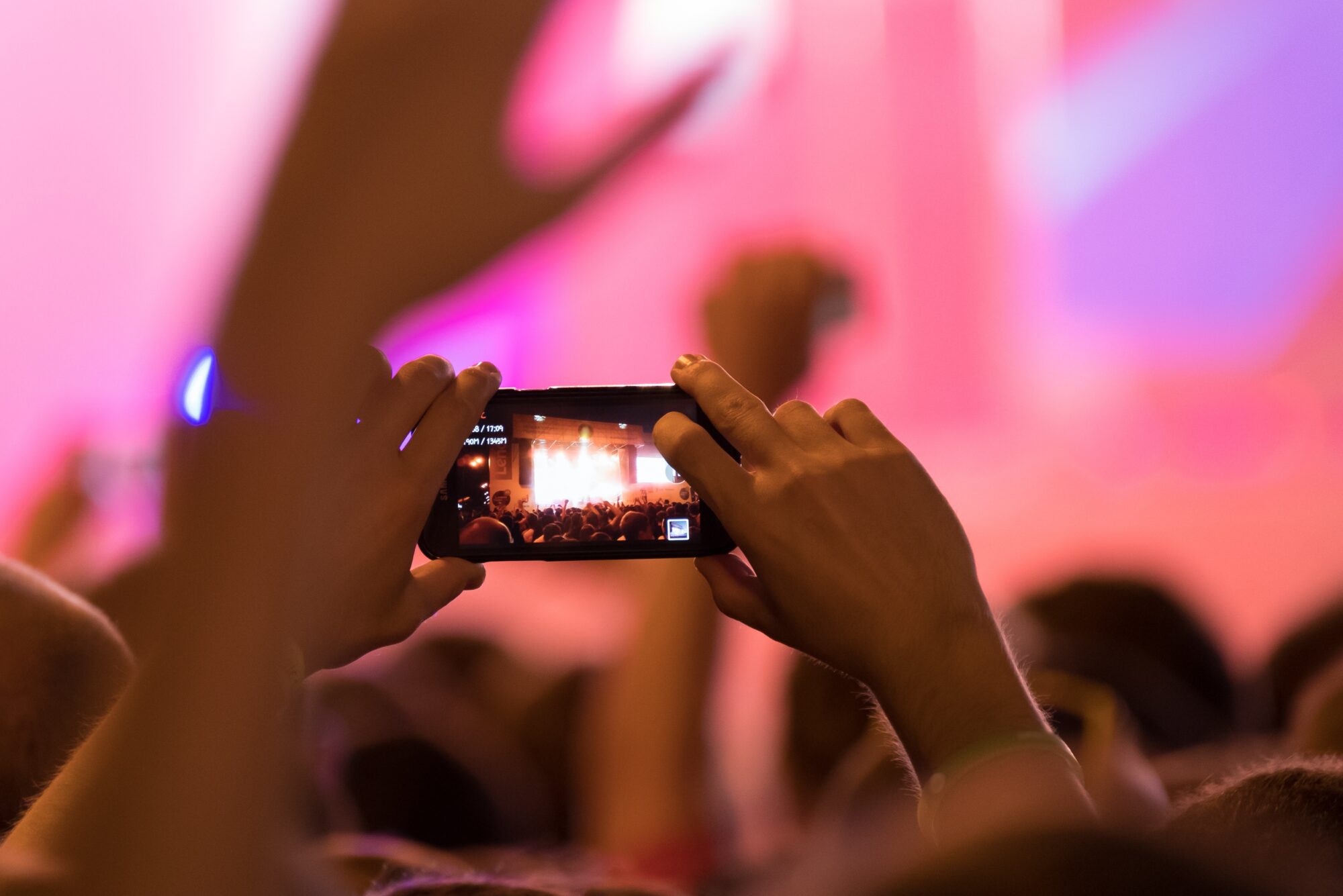 Visitor streams live concert using smart phone